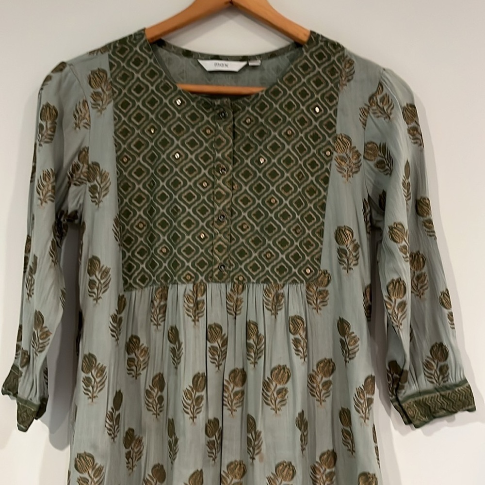 MAX Women’s Small Floral Tunic Blouse Green Gold 3/4 Sleeve Button Placket